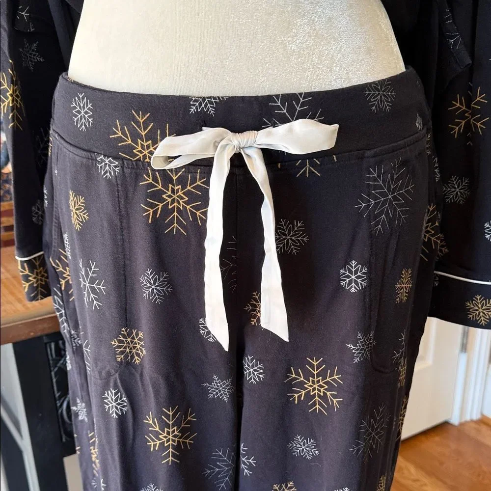 Soma Women’s 2 piece Pajamas Black, Gold and White Snowflake, Top XL / Pants L